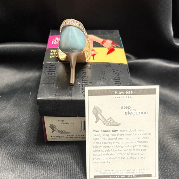 Just The Right Shoe Flawless Blue and Yellow Heels - Picture 3 of 6